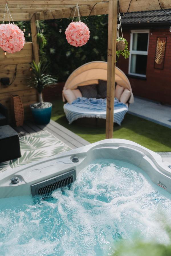 Cosy Hot Tub Getaway Bungalow Villa Armagh Dış mekan fotoğraf